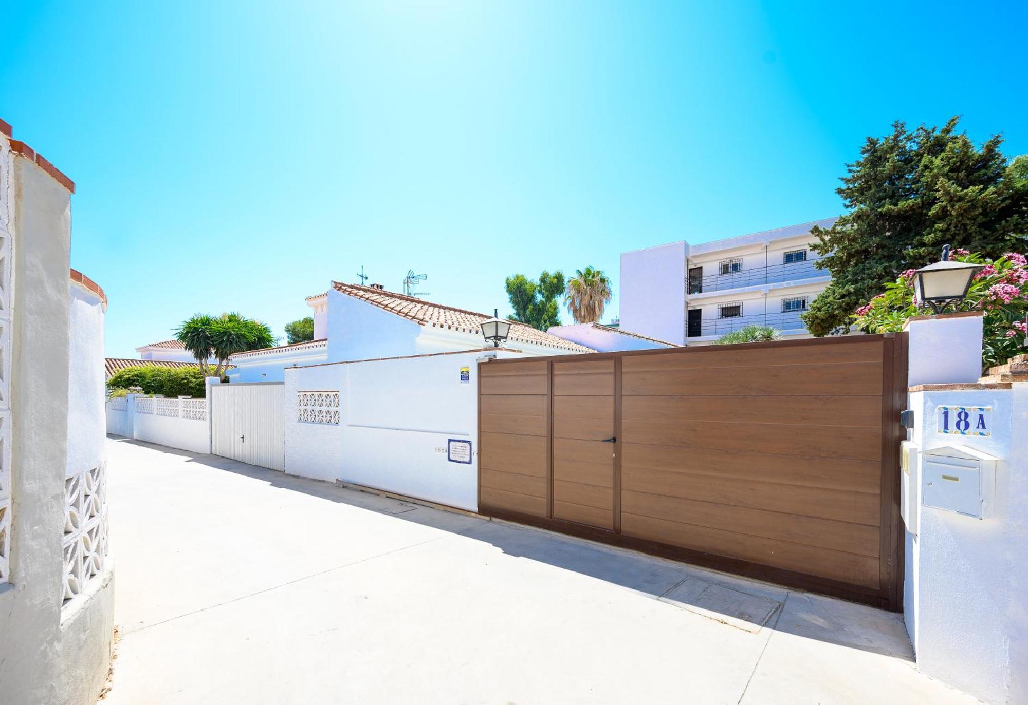 Chalet En Puerto Marina Benalmádena Exterior photo